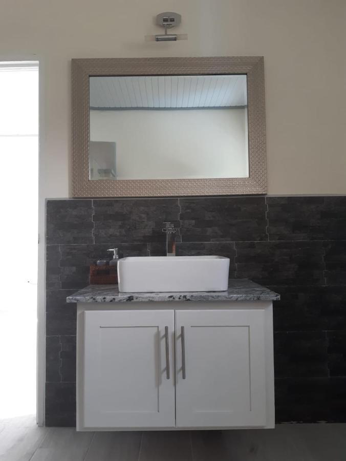 Tranquility Suites- Feels Like Home Choiseul Екстер'єр фото